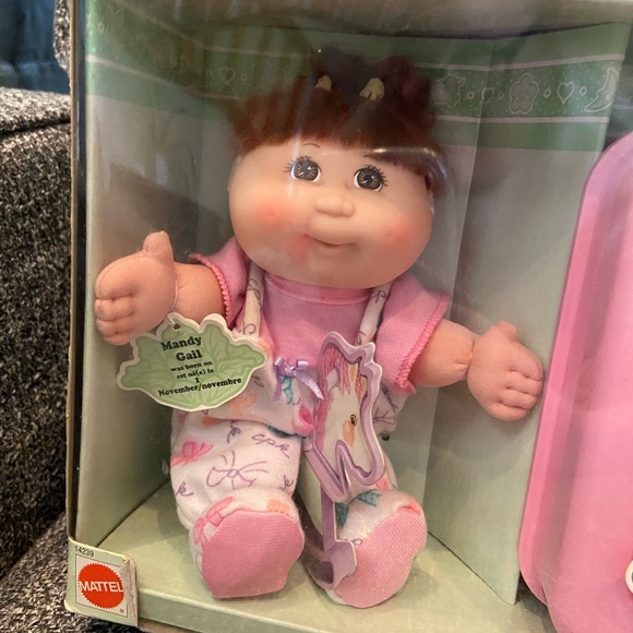 1995 Cabbage Patch Kids Love N Go Baby and crib set - Picture 2 of 9